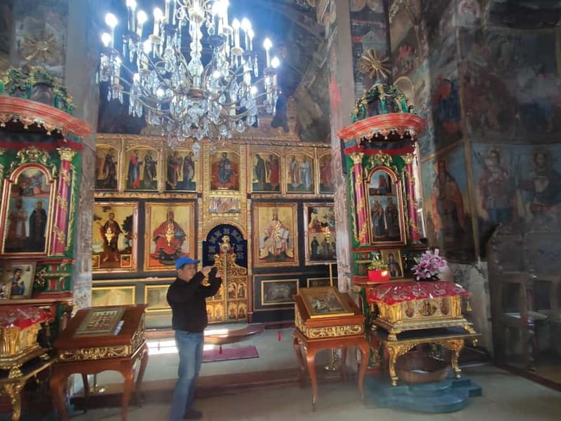 From Novi Sad: Sremski Karlovci and Krusedol Monastery Tour - Krušedol Monastery on Fruška Gora: Orthodox heritage and a mountain setting
