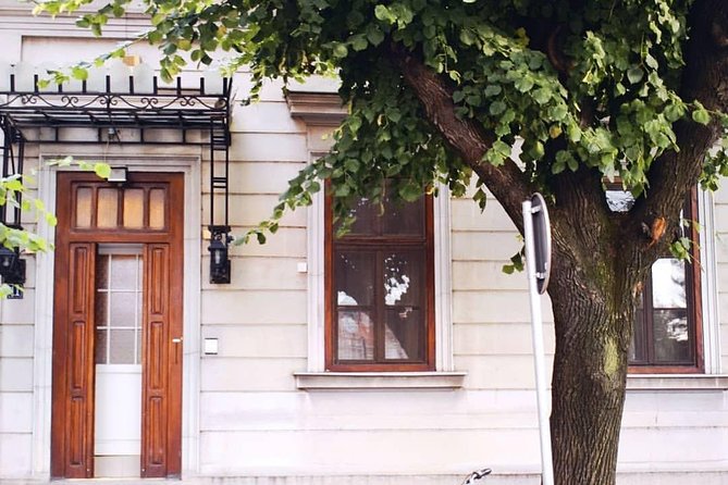 Urban & Alternative Belgrade tour - The Car Museum stop, free entry and a surprising setting